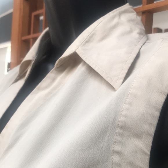 Size 10 tan blouse with zipper. - Picture 2 of 4